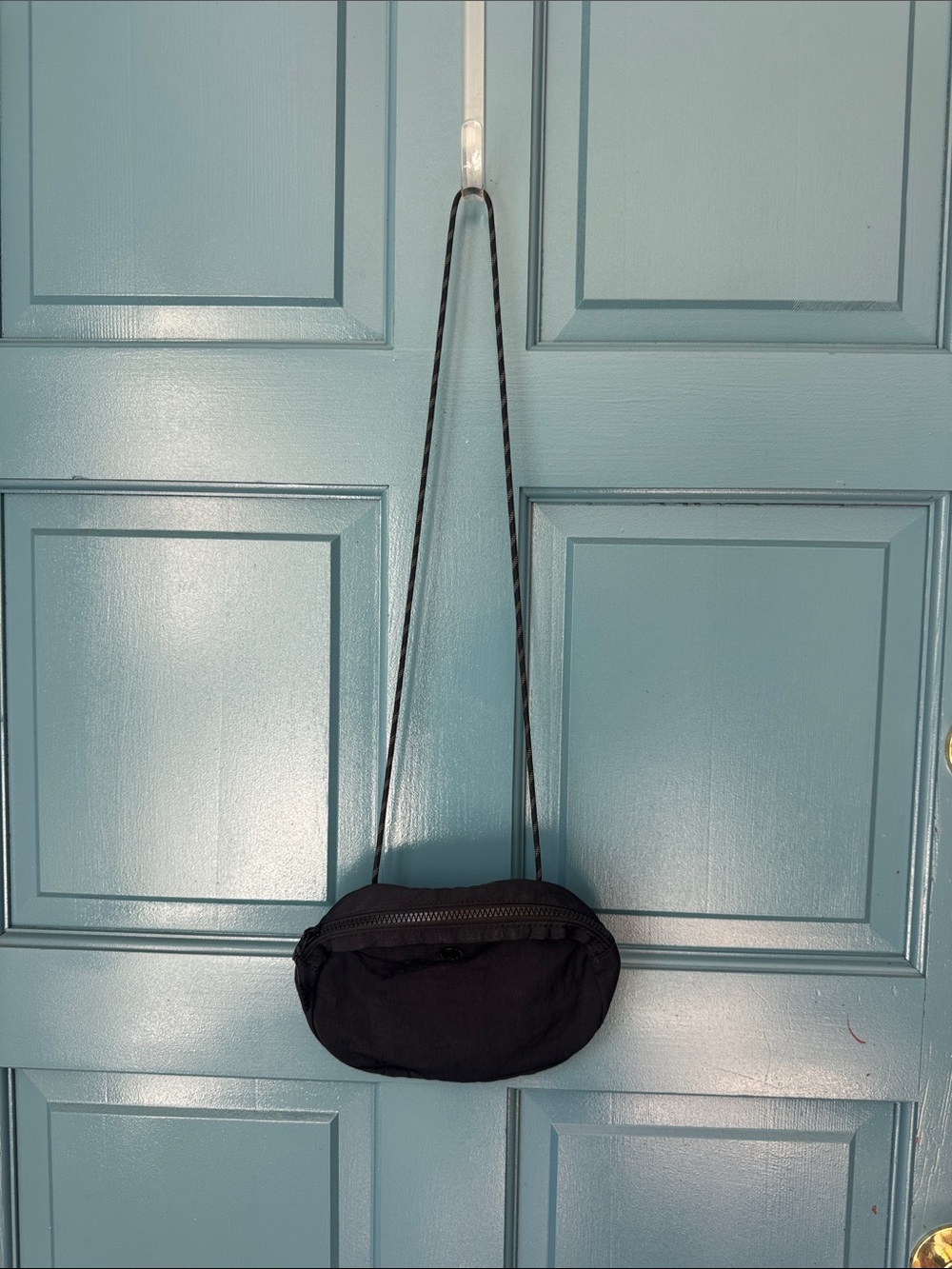 LULULEMON Compact Black Shoulder Pouch